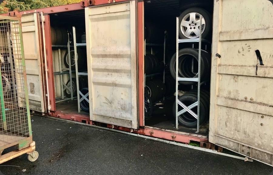 Räder im Seecontainer