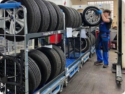 Reifenwagen Loggyflex RT 255 im Werkstatteinsatz